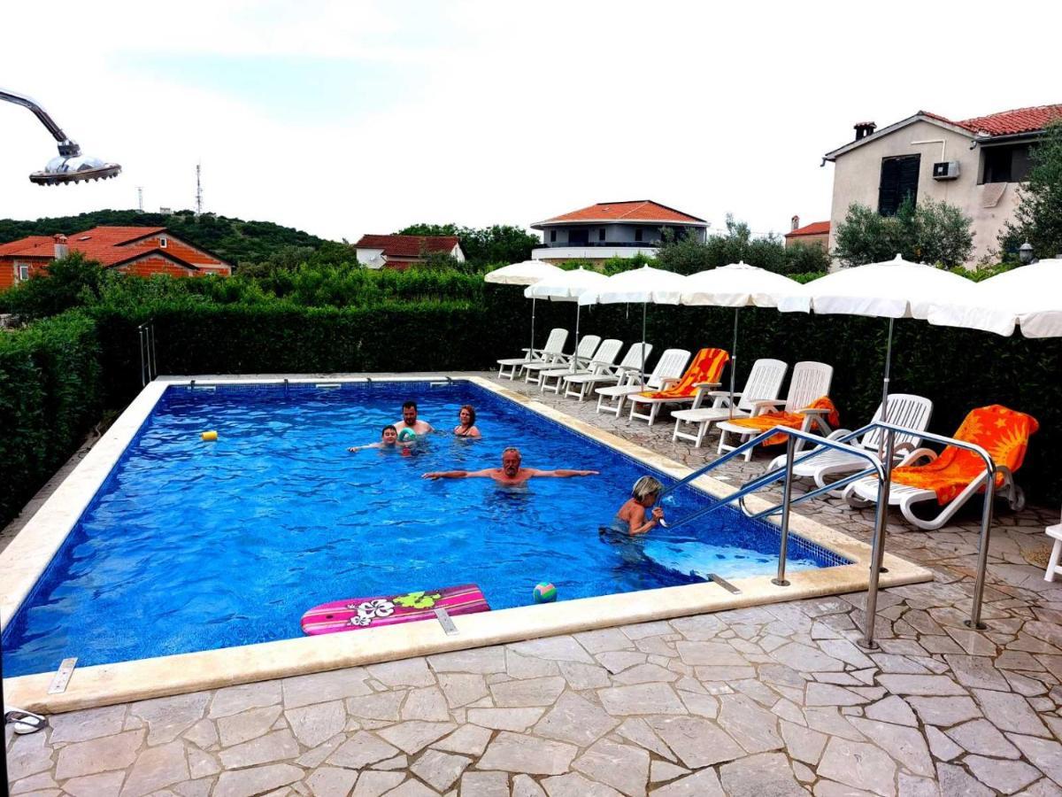 Apartments Baksa Kanfanar Esterno foto