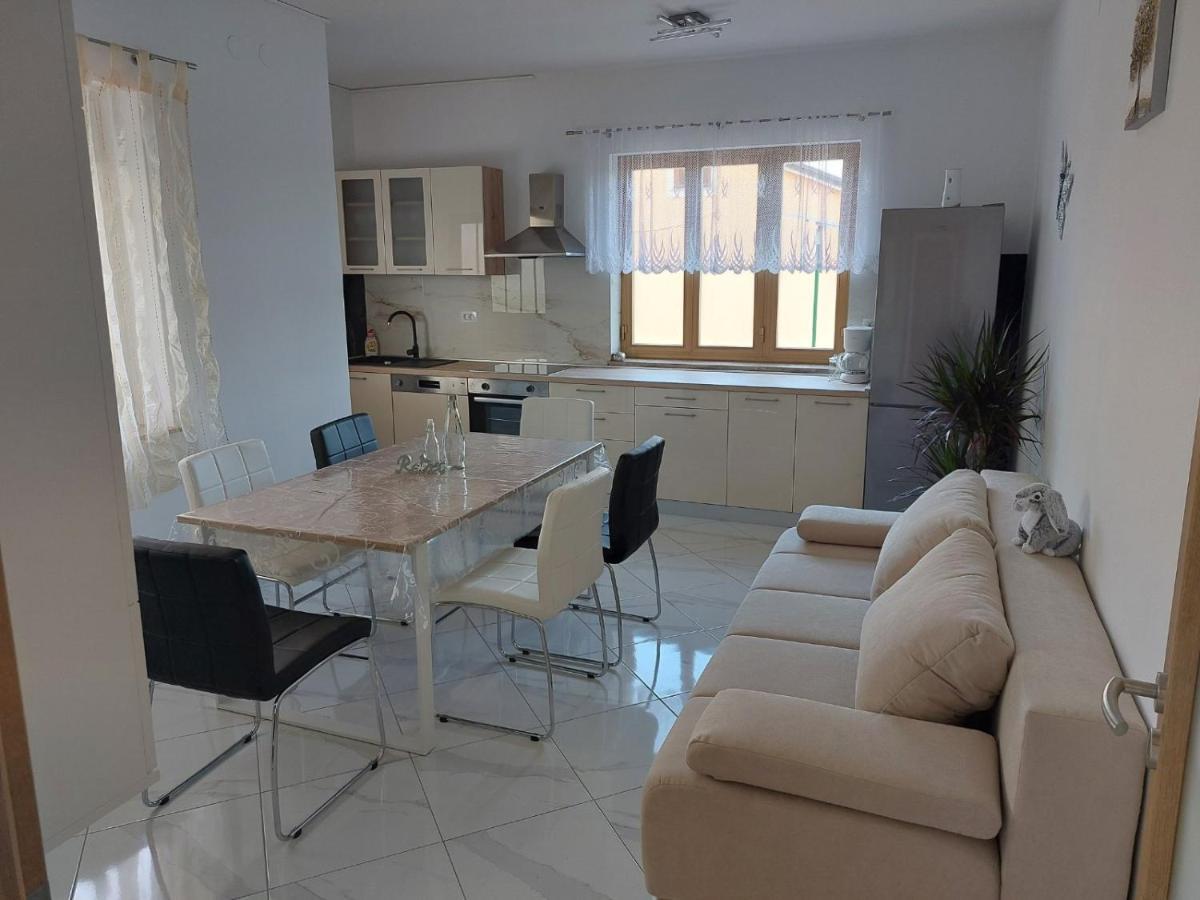 Apartments Baksa Kanfanar Esterno foto
