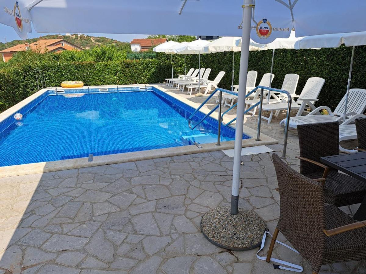 Apartments Baksa Kanfanar Esterno foto