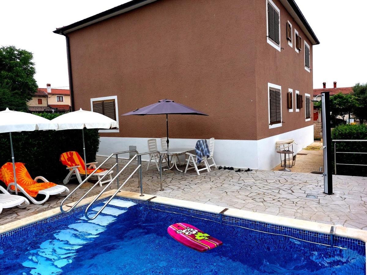 Apartments Baksa Kanfanar Esterno foto